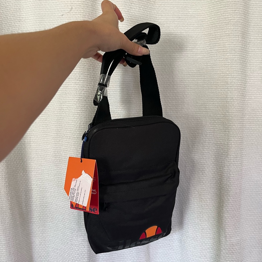 ellesse small item cross body bag brand new